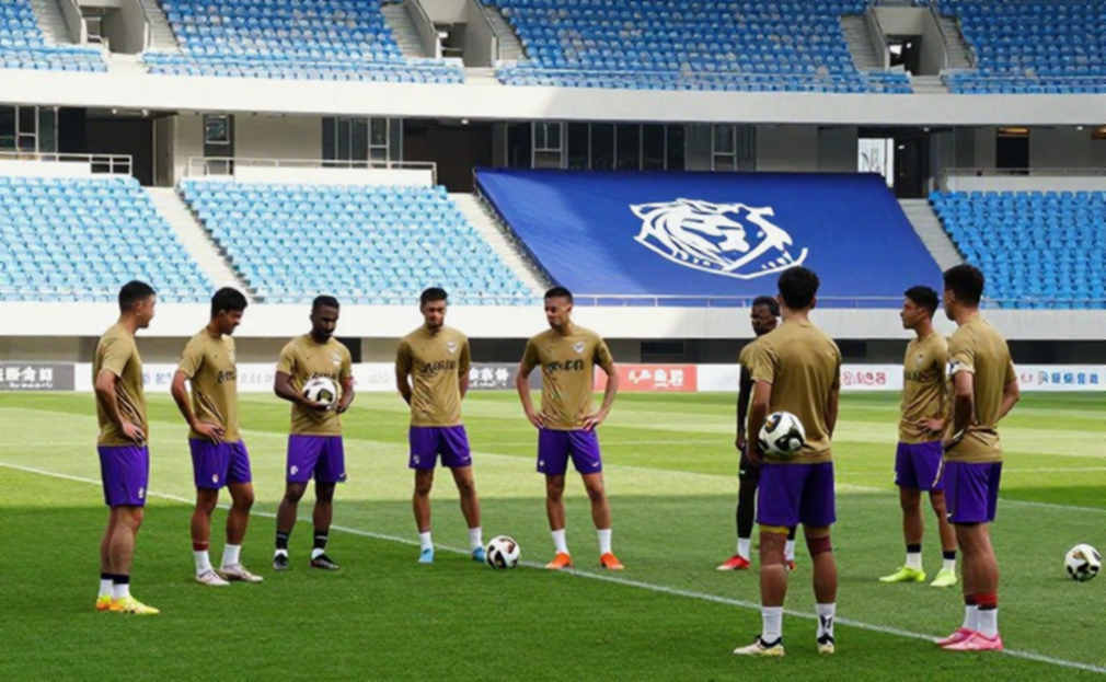 Chai nhựa sau khung thành và hàng rào bị hạ thấp: bài kiểm tra thật của BRI Super League Chai nhựa sau khung thành và hàng rào bị hạ thấp: bài kiểm tra thật của BRI Super League
